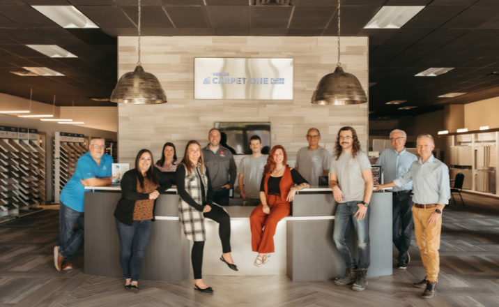 customers doing a flooring quiz to find the right floor for their home